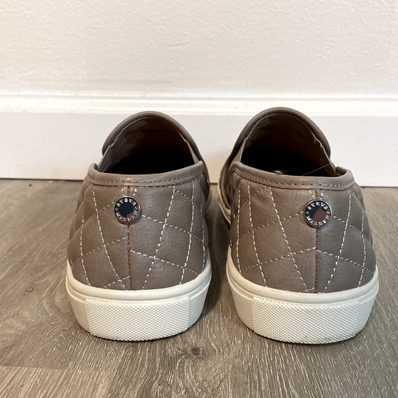 Steve Madden - Picture 3 of 4